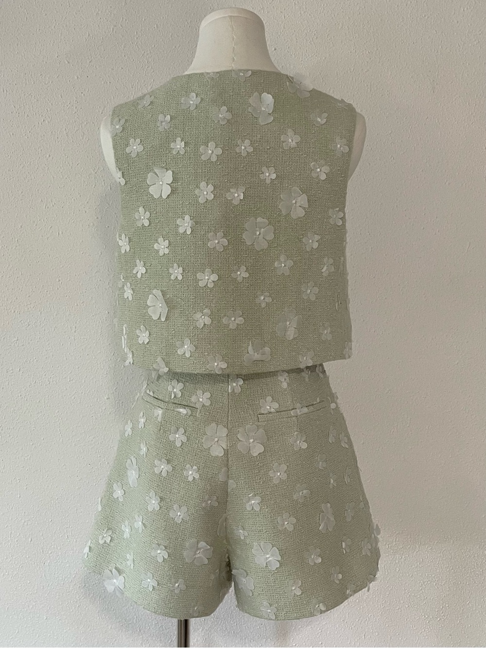 ASTR The Label Janell Floral Appliqué Skort and Vest Set - Picture 4 of 16